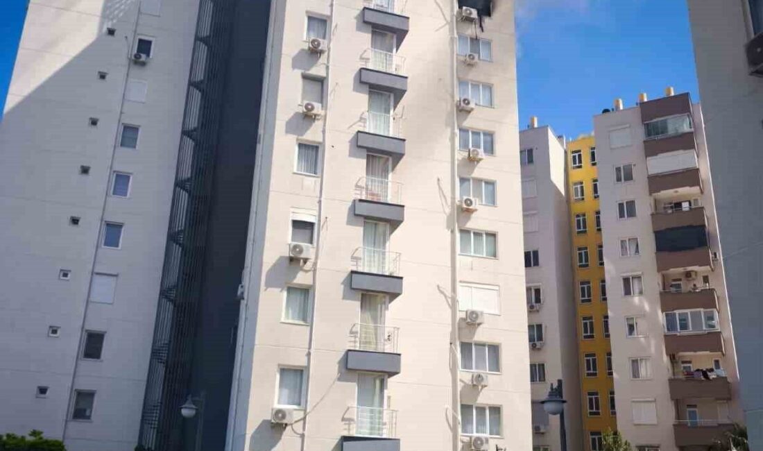 Antalya’da 12 katlı bir apartmanın 9. katında bir çocuğun oyun