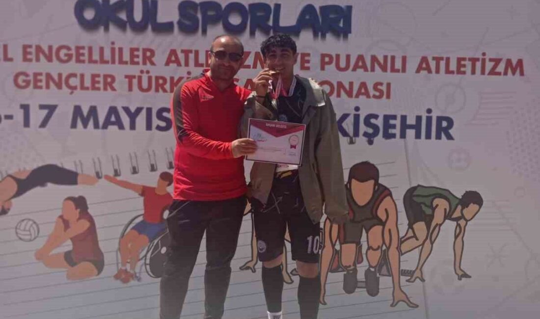 Van’ın Özalp Anadolu İmam Hatip Lisesi öğrencisi Ferhat Çıkar, büyük