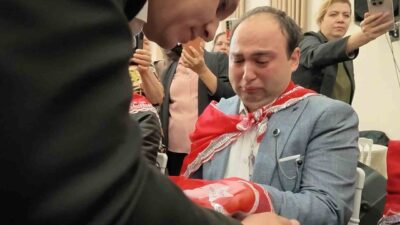 Kırıkkale’de düzenlenen temsili askerlik kına gecesinde, özel birey eline kına