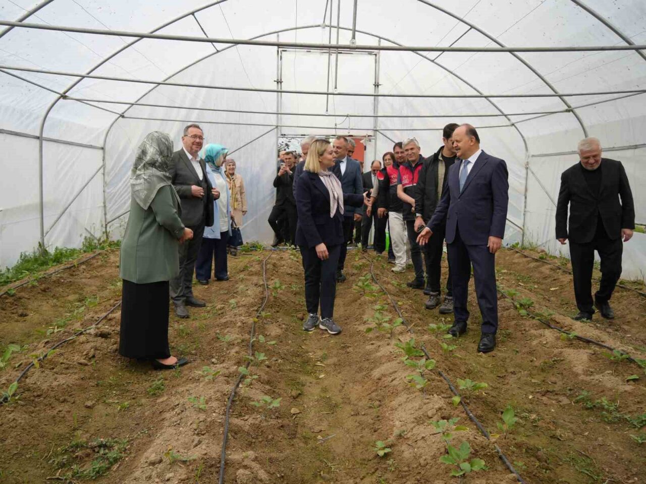 Kastamonu’da “Özel Yürekler Üreten Eller Şekerköy Projesi” kapsamında hazırlanan seralarda