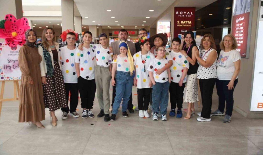 Denizli’de özel eğitim öğrencilerinin hazırladığı anlamlı resim sergisi, vatandaşlardan tam