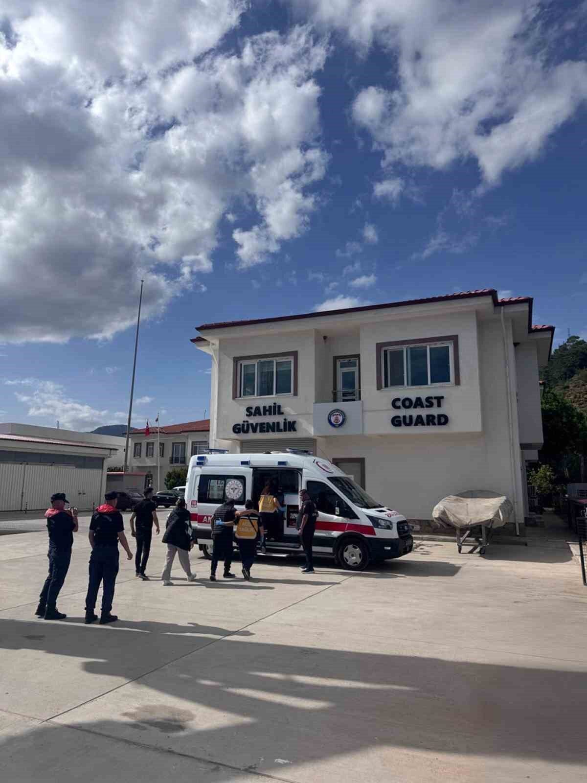 Muğla’nın Marmaris ilçesi açıklarında seyreden özel teknede rahatsızlanan vatandaş Sahil
