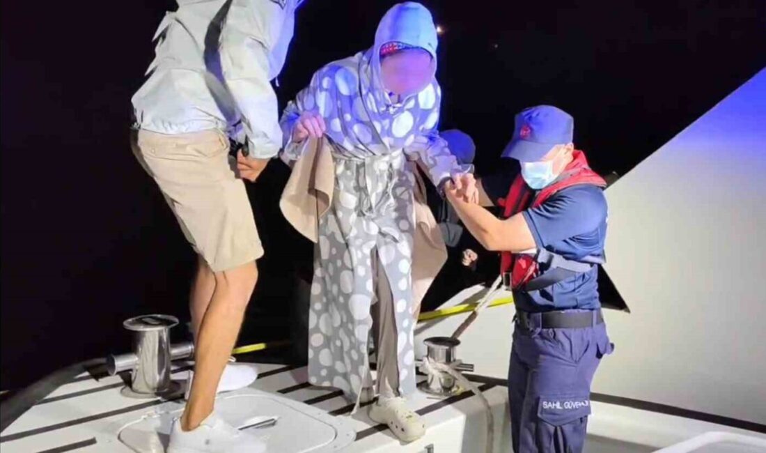 Muğla’nın Fethiye ilçesi açıklarında seyreden özel teknede rahatsızlanan vatandaş Sahil
