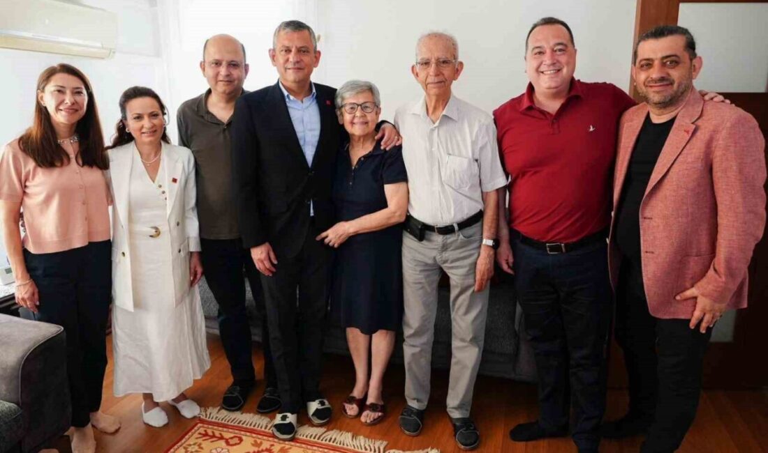 CHP Genel Başkanı Özgür Özel, CHP Manisa İl Başkanı İlksen