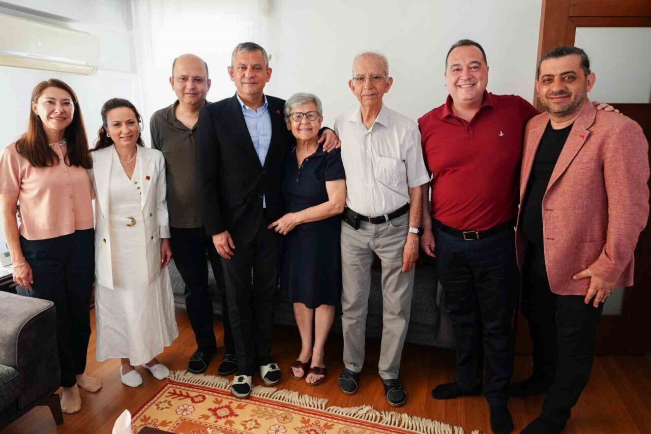 CHP Genel Başkanı Özgür Özel, CHP Manisa İl Başkanı İlksen