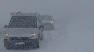 Erzurum’u Tekman ilçesine bağlayan 2 bin 885 rakımlı Palandöken Geçidi’nde