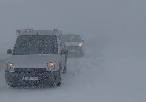 Erzurum’u Tekman ilçesine bağlayan 2 bin 885 rakımlı Palandöken Geçidi’nde