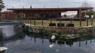 Pamukkale’deki Hierapolis Ören Yeri’nde alanın dokusuna uyumlu şekilde ziyaretçi karşılama