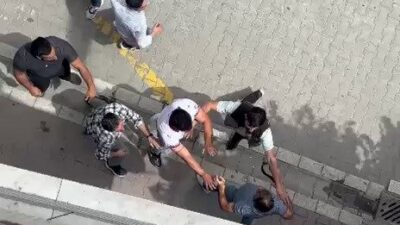 İstanbul Esenyurt’ta bir şahsın sürekli olarak gittiği berberde traş olarak