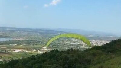 Bursa’da yamaç paraşütü yapan bir kişi, havalandıktan kısa süre sonra