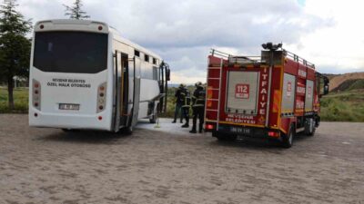Nevşehir’de park halindeki halk otobüsü bir anda alev aldı. Otobüsteki