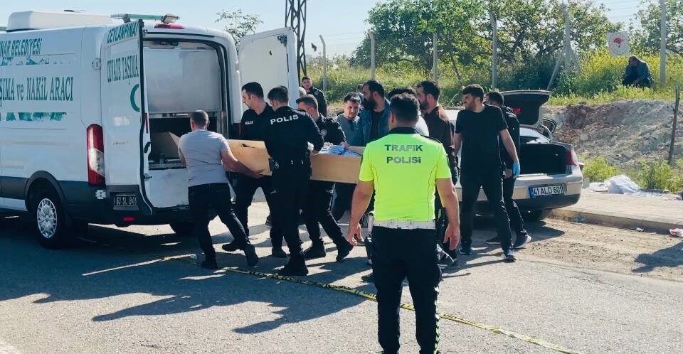 Şanlıurfa’nın Ceylanpınar ilçesinde devriye görevi yapan polisler, park halindeki bir
