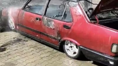 Batman’da park halindeyken yanan Tofaş marka otomobil, itfaiye ekiplerince söndürüldü.