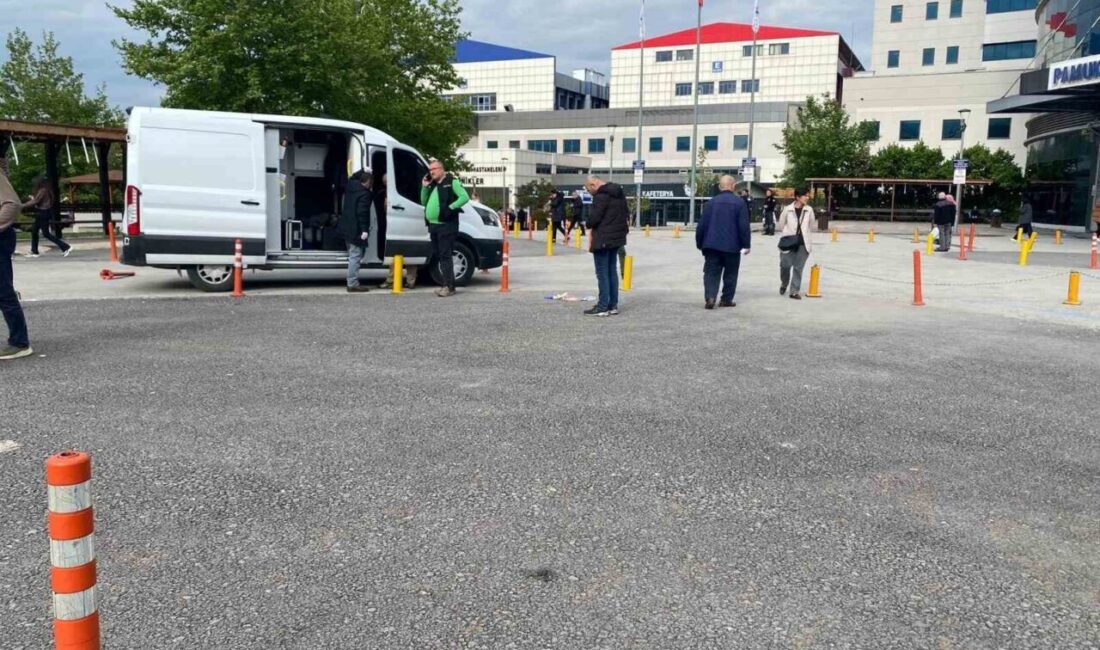 Denizli’de Pamukkale Üniversitesi Hastanesi bahçesinde unutulan çanta bomba şüphesiyle kontrollü