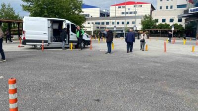 Denizli’de Pamukkale Üniversitesi Hastanesi bahçesinde unutulan çanta bomba şüphesiyle kontrollü