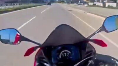 Hatay’da akan trafiğe aldırmadan motosikletle 177 kilometre hıza ulaşan ve