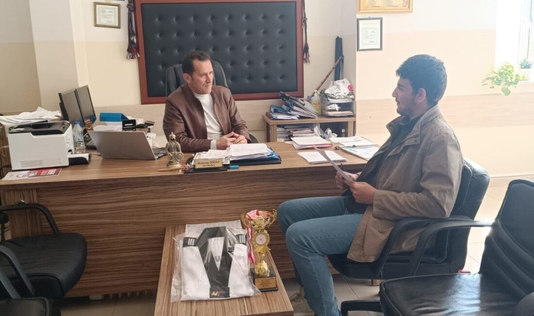 Uşak Üniversitesi İletişim Fakültesi Gazetecilik Bölümü 3. sınıf öğrencisi Alper