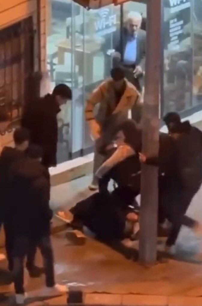 İstanbul’un Pendik ilçesinde dört kişilik bir grubun bir şahsa saldırdığı