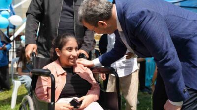 Pendik’te Engelliler Haftası kapsamında düzenlenen “Engelsiz Şenlik”te engelli bireyler ve