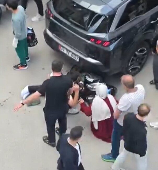 Pendik’te bir motosikletin otomobile çarpması sonucu meydana gelen trafik kazasında
