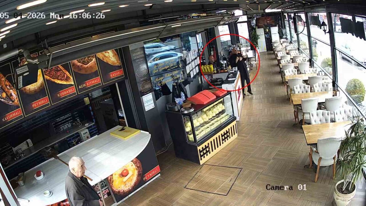 İstanbul Pendik’te bulunan bir restoranda yemek yediği sırada soluk borusuna