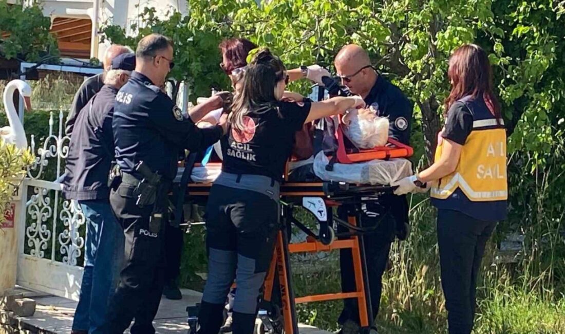 Balıkesir’in Ayvalık ilçesinde; evinin perdelerini takmak isterken dengesini kaybederek düşen