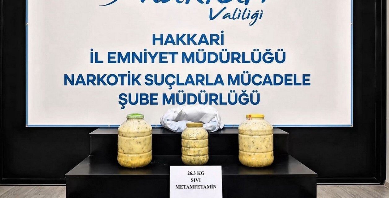 Hakkari’nin Yüksekova ilçesinde polis ekiplerince düzenlenen operasyonda bir otosüsün bagajındaki