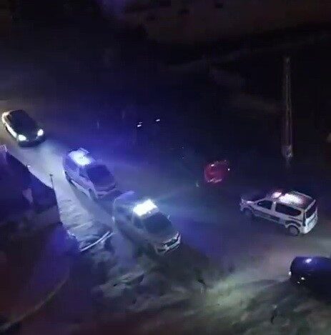 Adıyaman’da polis ekiplerine mukavemette bulunan bir şahıs gözaltına alındı. Edinilen