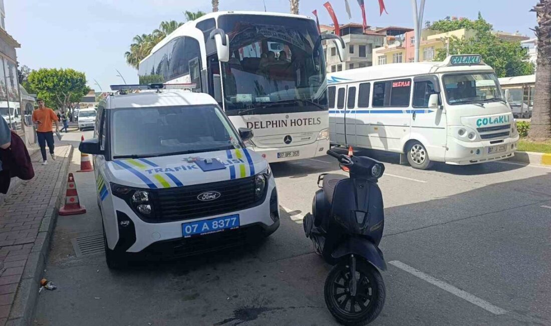 Antalya’da; uygulama yapan trafik polislerini görünce ters yönde kaçmaya başlayan
