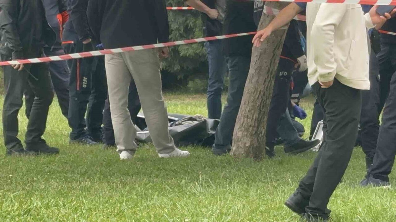 Eskişehir’de Porsuk Çayı’nda park işçilerinin fark ettiği erkek cesedi ekiplerce