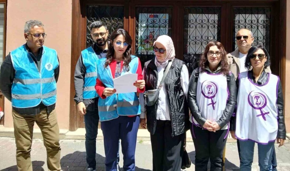 Hakkâri’de Aile ve Sosyal Hizmetler İl Müdürlüğü binasında görev yapan