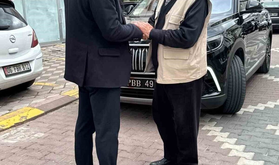 Pursaklar Belediye Başkanı Ertuğrul Çetin, Kurban Bayramı sevincini mahalleleri gezerek