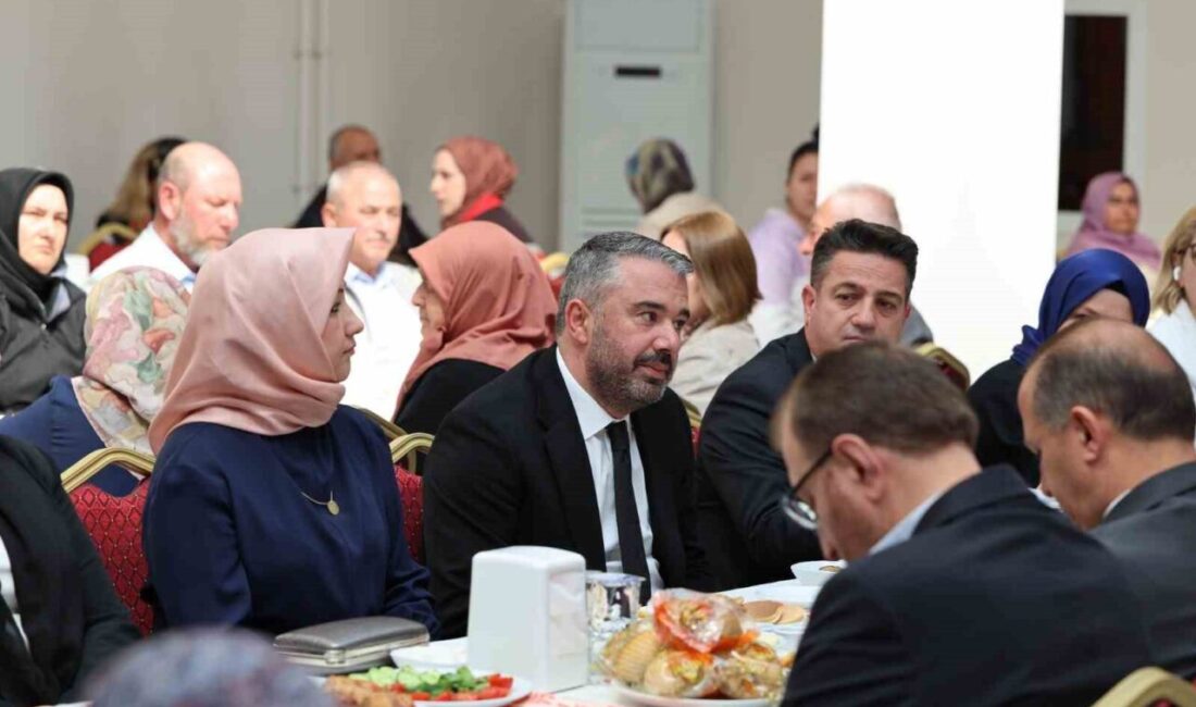 Pursaklar Belediye Başkanı Ertuğrul Çetin, Anneler Günü dolasıyla düzenlenen programda
