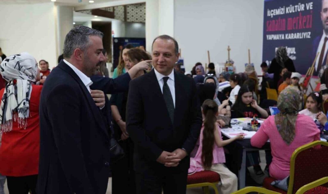 Ankara’da Pursaklar Belediye Başkanı Ertuğrul Çetin, Pursaklar Yaşam Merkezi’nde düzenlenen