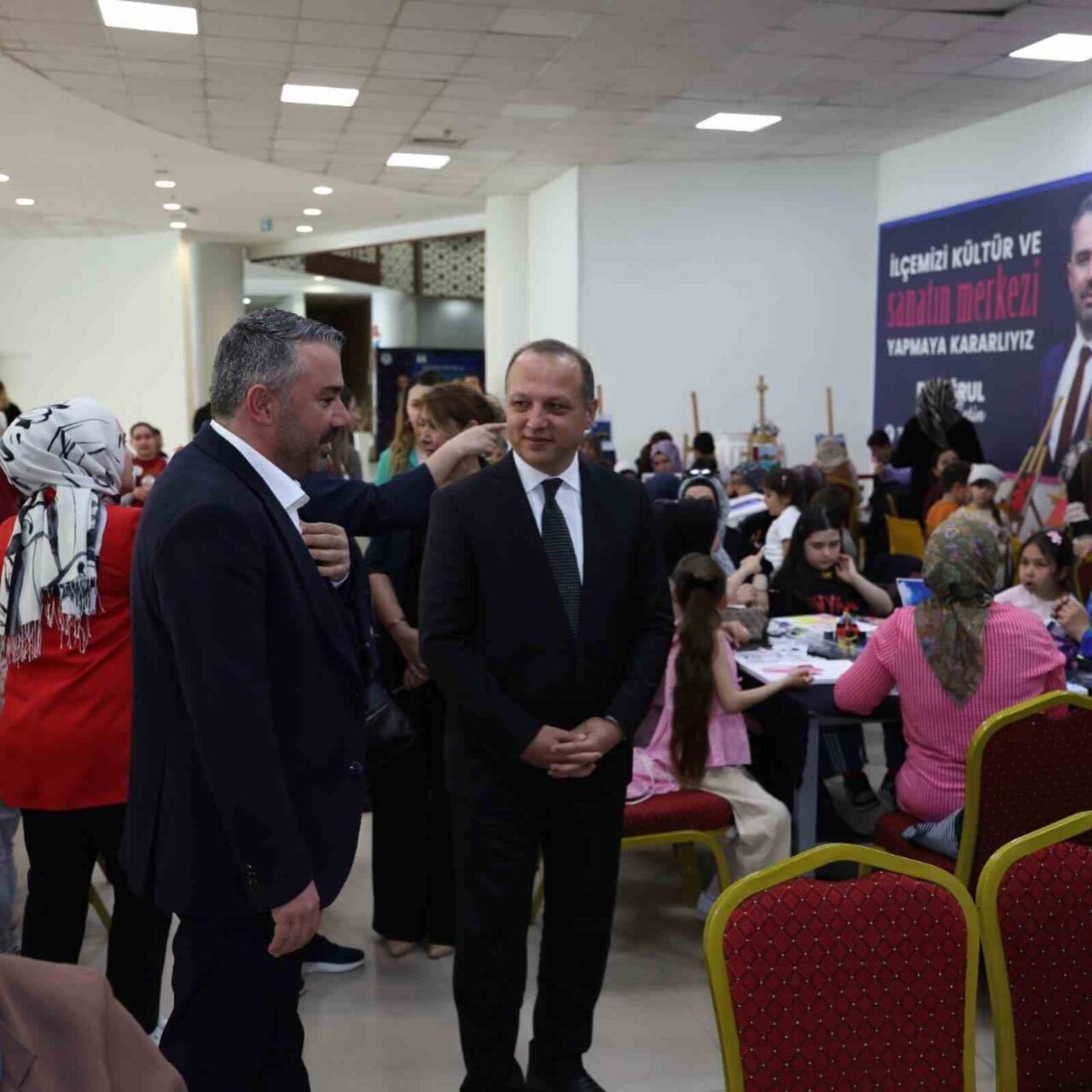 Ankara’da Pursaklar Belediye Başkanı Ertuğrul Çetin, Pursaklar Yaşam Merkezi’nde düzenlenen