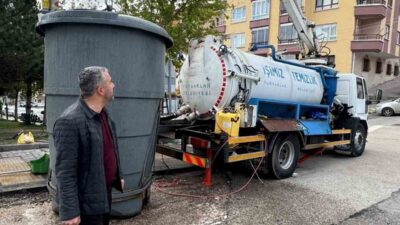 Pursaklar Belediyesi, ilçe genelinde sürdürdüğü temizlik çalışmaları kapsamında günlük çöp
