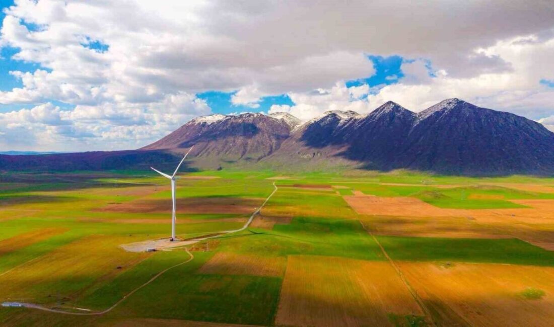 Bitlis merkez ile Tatvan ilçesi arasında yer alan Rahva Ovası,