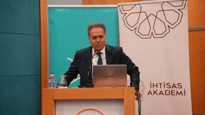 İhtisas Akademi programı kapsamında öğrencilerle buluşan İnönü Üniversitesi Rektörü Prof.