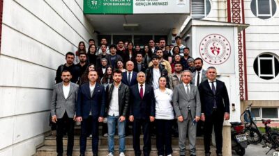 Üniversite öğrencileriyle bir araya gelen Aydın Adnan Menderes Üniversitesi (ADÜ)