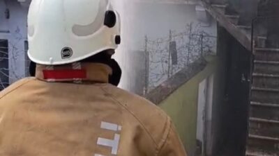 Hatay’ın Reyhanlı ilçesinde çıkan ev yangını kısa sürede kontrol altına