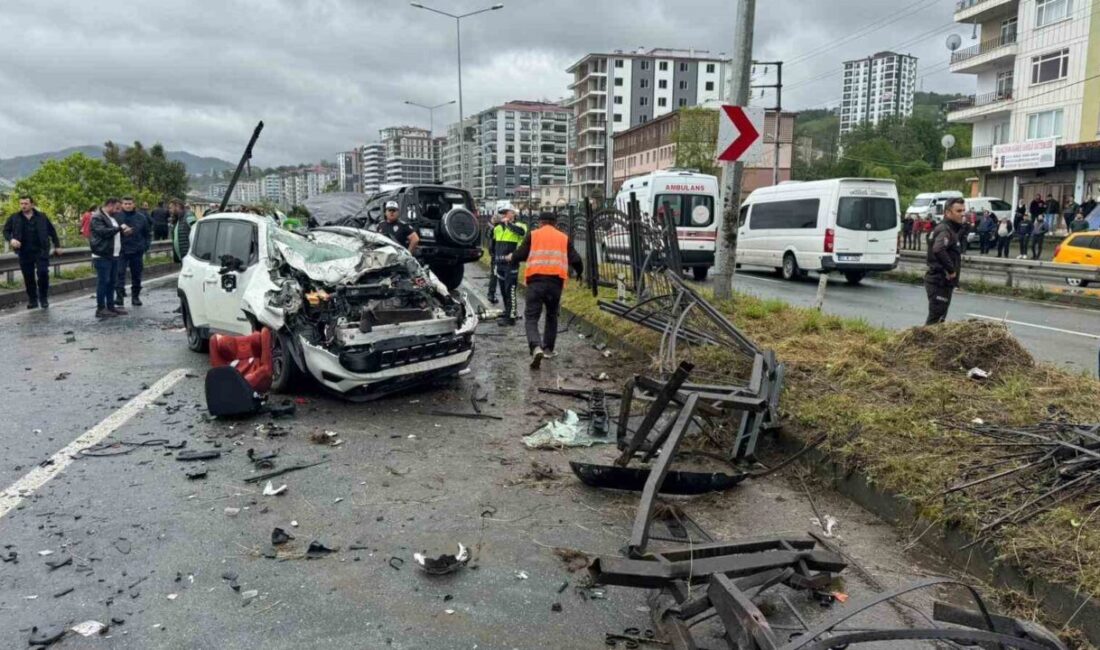 Rize’de kontrolden çıkan otomobilin karşı şeride geçerek başka bir araçla