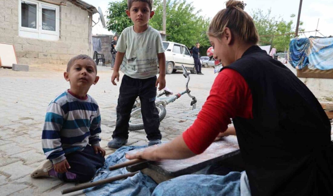 Adana’nın Kozan ilçesinde yıllar önce kurdukları çadır ve kerpiç evlerde