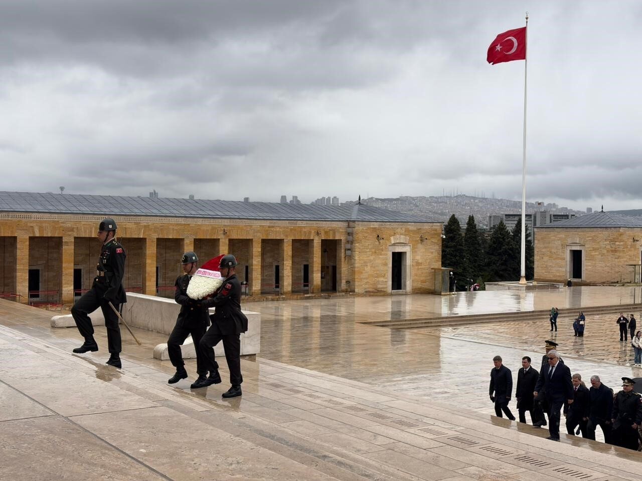 Rusya Federasyonu’nun Ankara Büyükelçisi Sergey Vershinin, Anıtkabir’i ziyaret etti. Cumhurbaşkanı