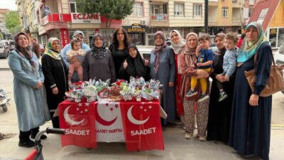 Saadet Partisi Alaşehir Hanım Kolları tarafından Anneler Günü dolayısıyla düzenlenen