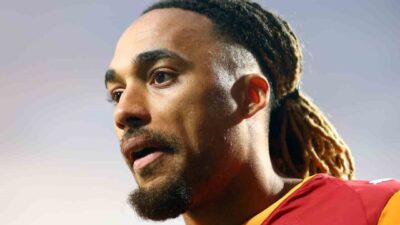 Galatasaray’ın Fransız futbolcusu Sacha Boey, Kasımpaşa karşılaşmasıyla sarı-kırmızılılardaki 100. resmi