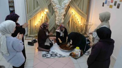 Sivas’ta kadınlara özel olarak hizmet veren kafede Anneler Günü coşkuyla