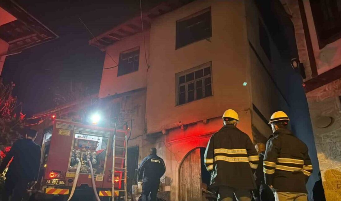 Karabük’ün Safranbolu ilçesinde iki katlı müstakil bir evde çıkan yangına