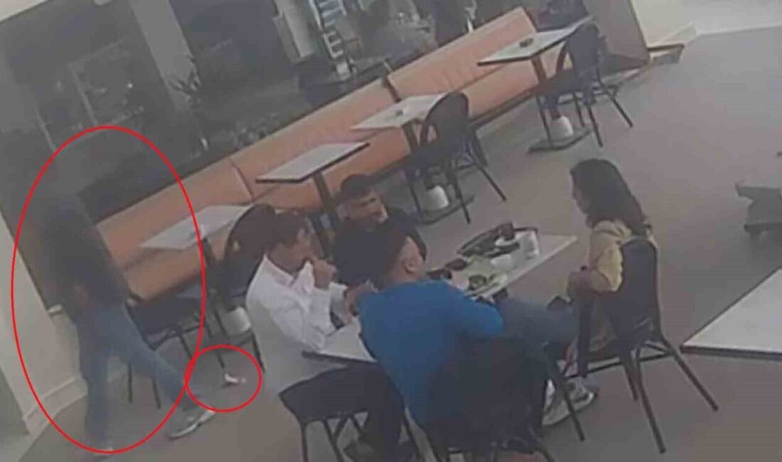 Hatay’da kaybettiği parasını sahilde arayan vatandaşın 7 bin TL’sini iş