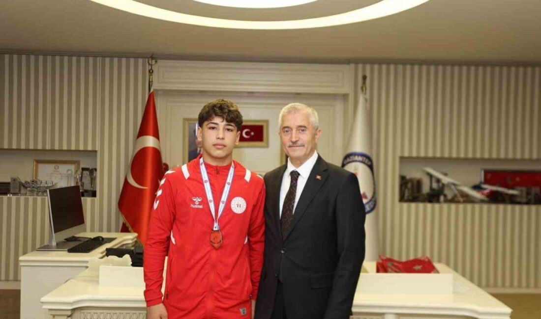 Bulgaristan’da düzenlenen U15 Avrupa Güreş Şampiyonası’nda mücadele eden Şahinbey Belediye