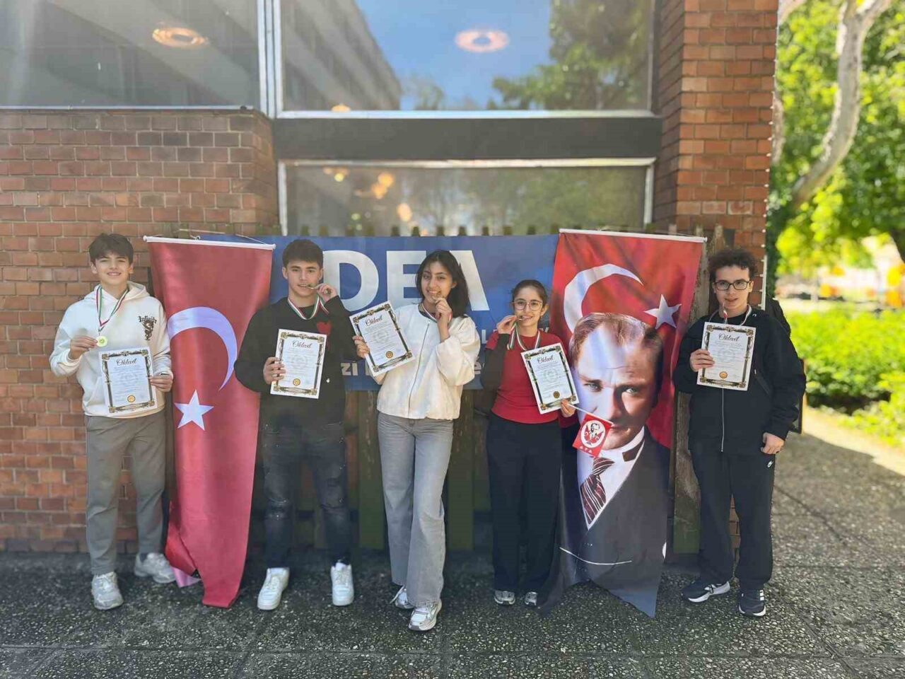 Şahinkaya Fen Lisesi öğrencileri, Macaristan’da düzenlenen uluslararası icat ve inovasyon
